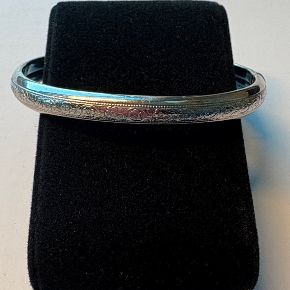 Vintage Floral Silver-Tone Bangle Bracelet - Picture 3 of 3